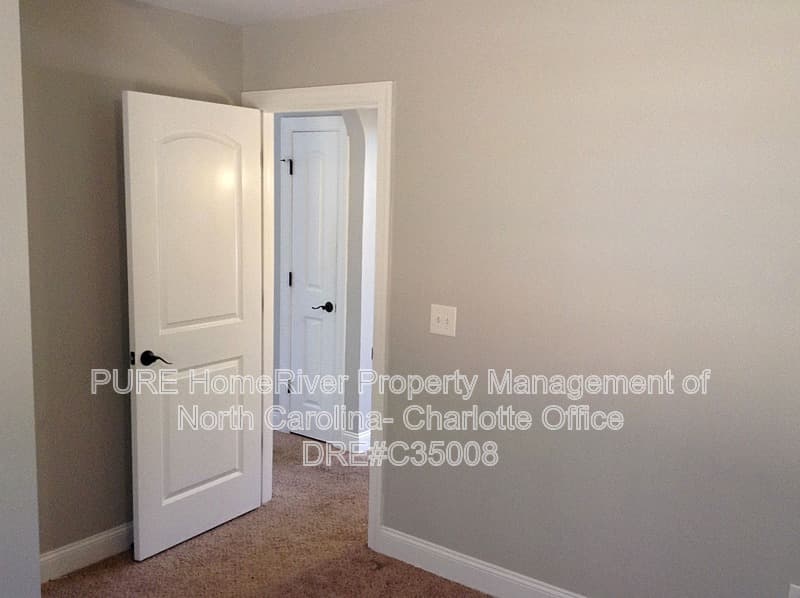 Winston Salem House: 3181 Ridgeback Dr