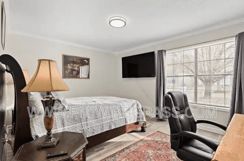 Enterprise House: 107 Stoneridge Rd