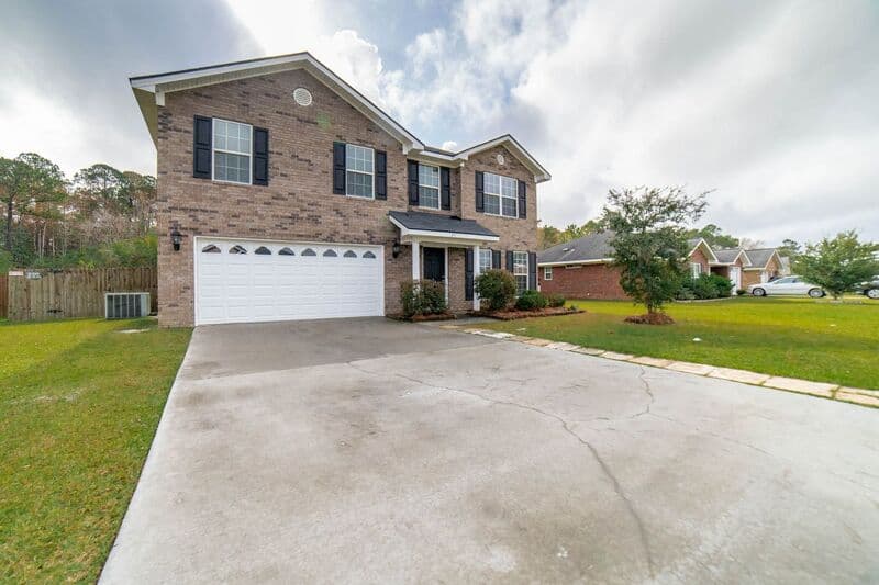 Hinesville House: 211 Augusta Way