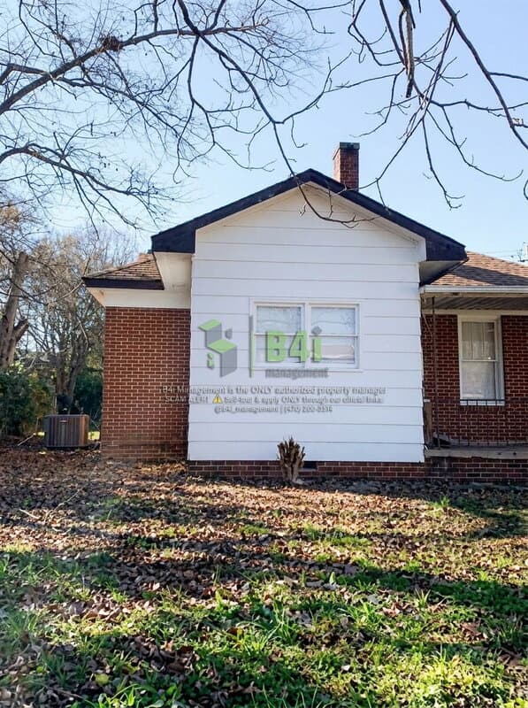 LaGrange House: 409 Whitesville Road