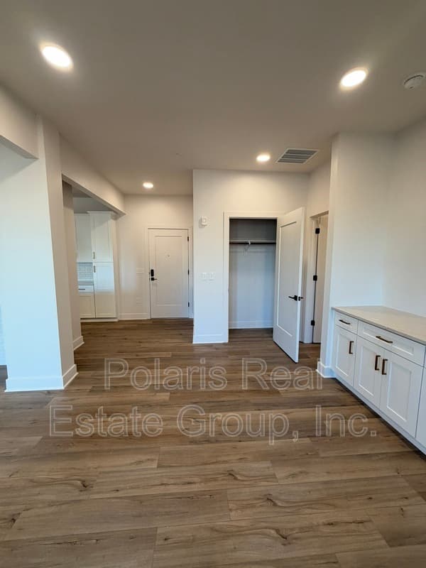 Carmel Condo: 925 Veterans Way