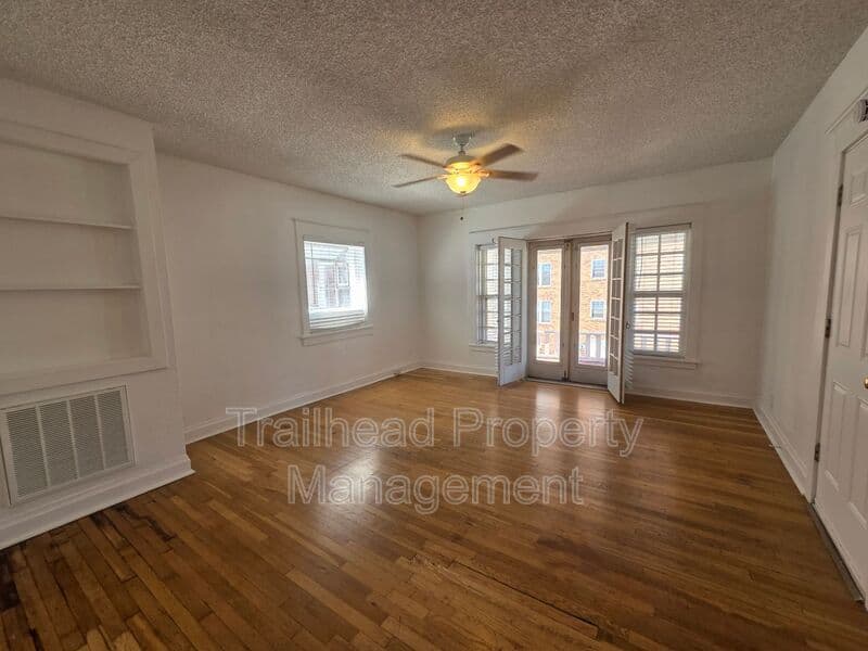 Kansas City House: 3433 Central St