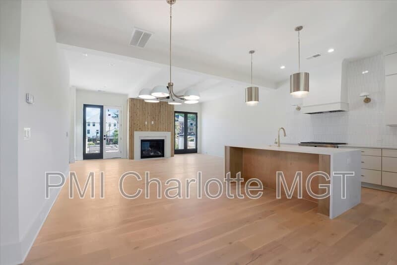 Charlotte House: 428 Dover Ave