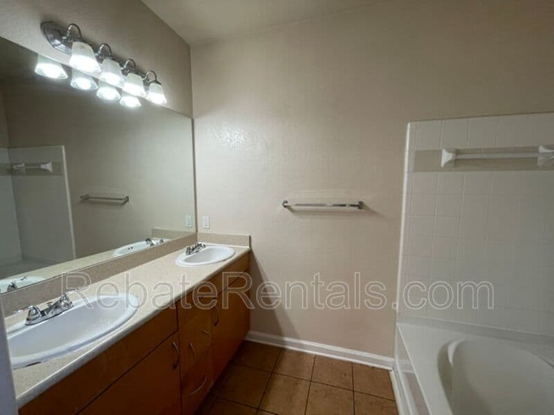Jacksonville Condo: 8290 Gate Parkway W