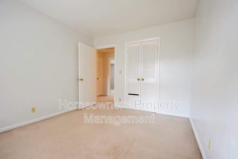 Fayetteville House: 599 Winding Creek Rd