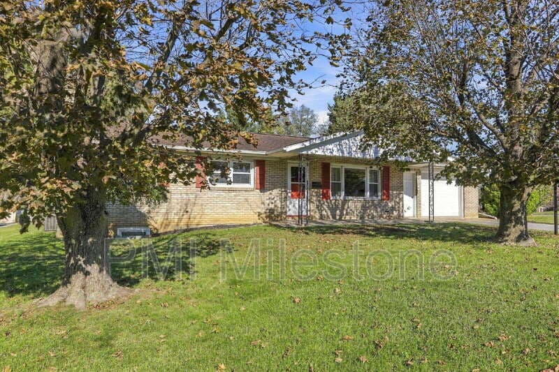 Greencastle House: 105 W Walter Ave