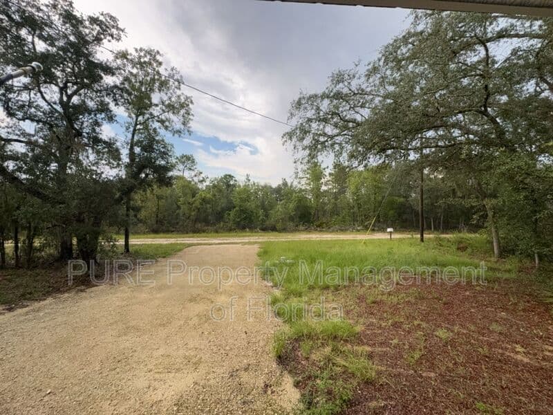 Williston House: 11330 NE 66th Lane