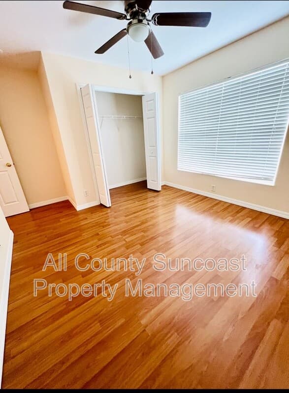 St. Petersburg House: 3872 Mariner Dr