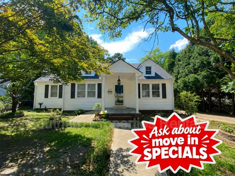 Fayetteville House: 807 Cape Fear Avenue