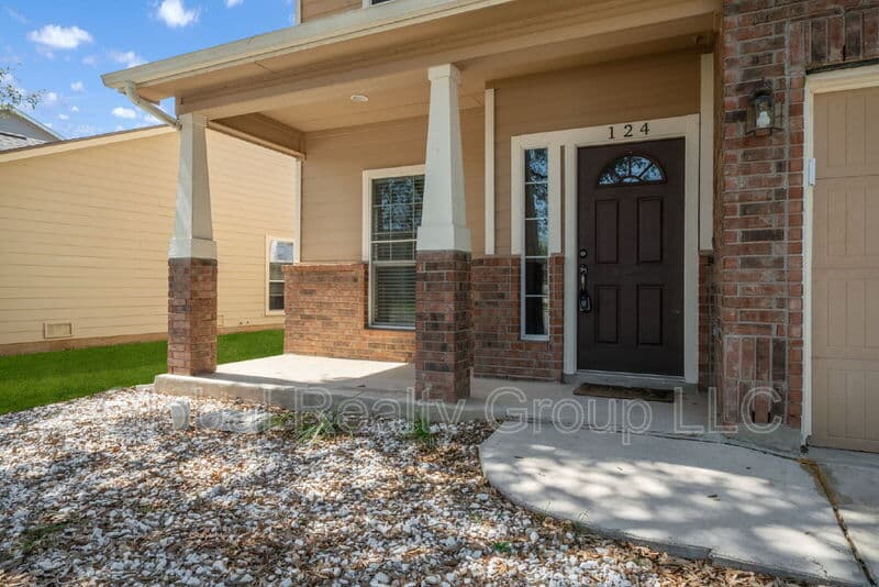 Cibolo House: 124 Rustic Tr