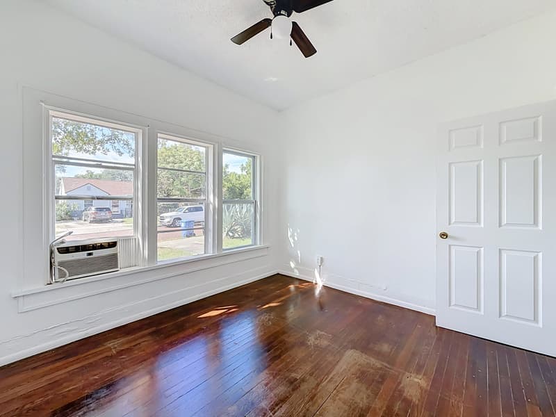 St. Petersburg House: 835 16th Avenue South