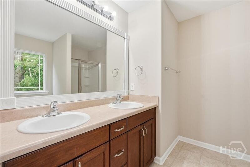Richmond Hill House: 380 Summer Hill Way