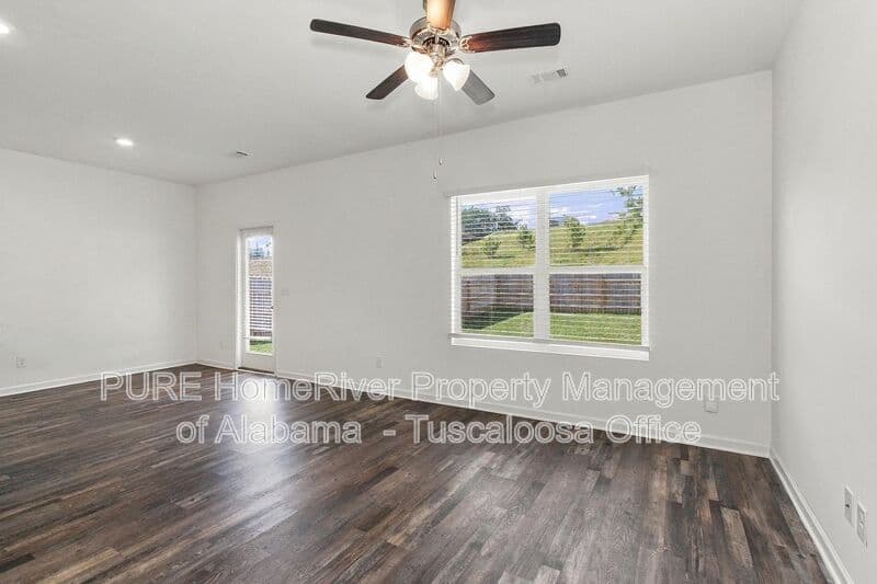 Northport House: 4943 Copper Loop Rd