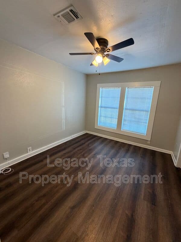 Cleburne House: 425 Turner