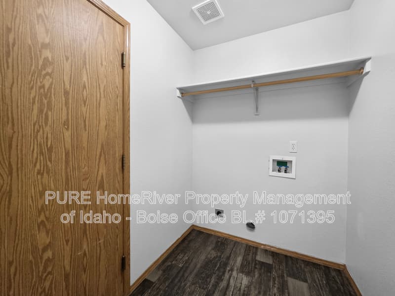 Nampa House: 2520 Muskrat Ave