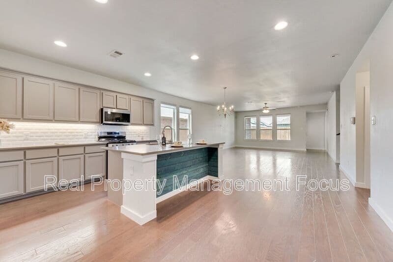 Little Elm House: 1617 Spoonbill Dr