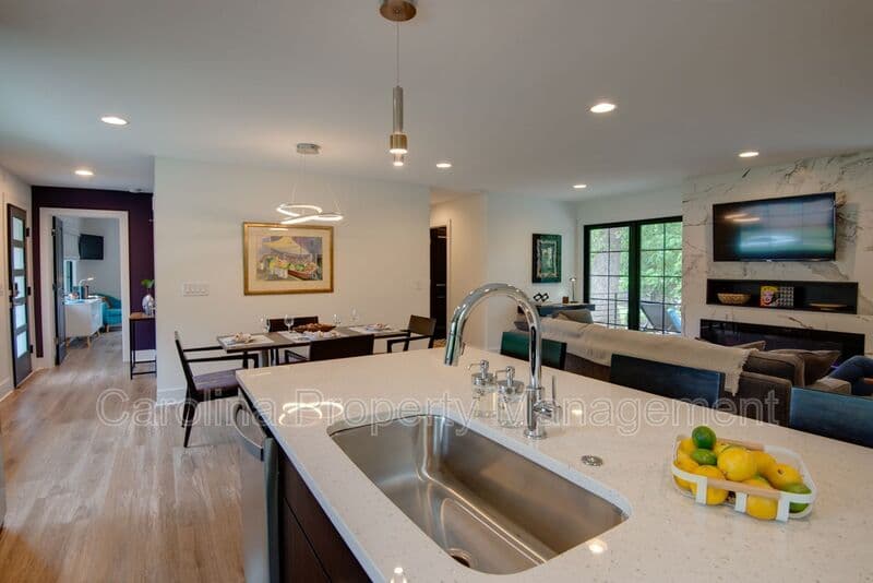 Charlotte House: 3945 Rockfern Rd