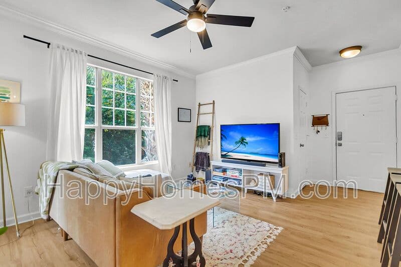 Charleston House: 45 Sycamore Ave
