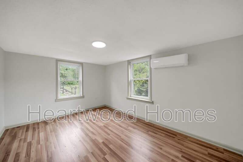 Columbia Condo: 1911 Cermack St