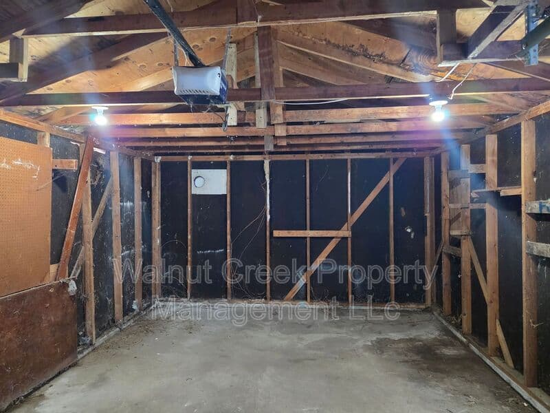 Elyria Condo: 41547 Elmwood St