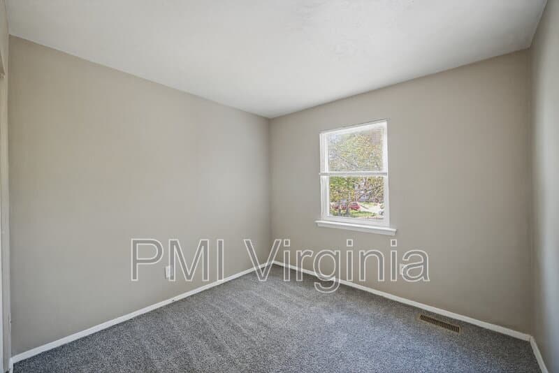 Virginia Beach Townhome: 835 N Buckingham Ct