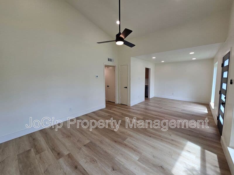 Plano Condo: 1725 R Avenue