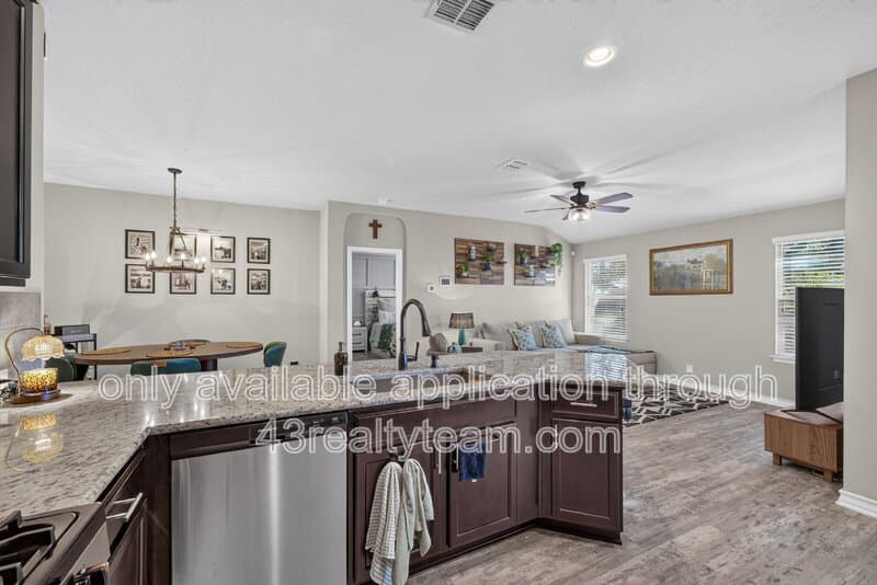 San Antonio House: 15562 Gray Catbird