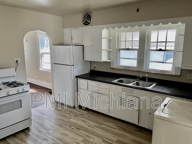 Mishawaka House: 121 W 12th St