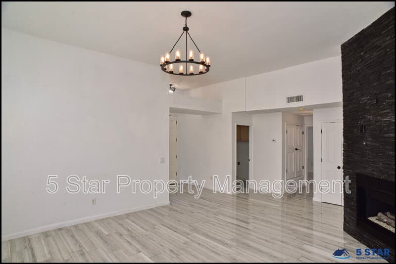 El Paso House: 7959 Morning Dawn Avenue !!