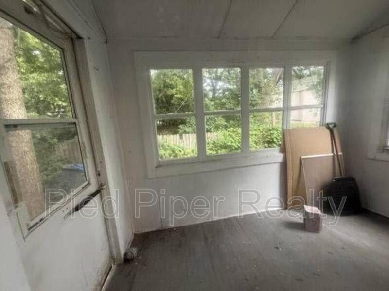 Freeport House: 816 South James Avenue