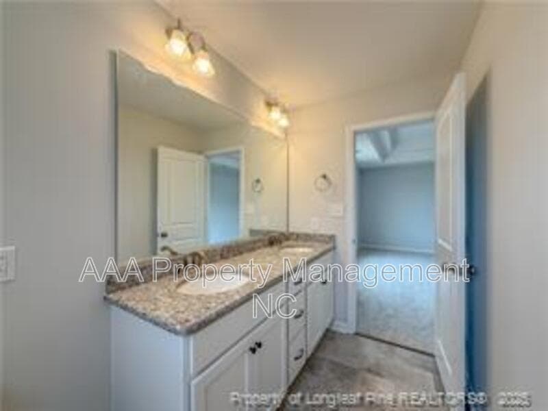 Parkton House: 203 Guard Ln