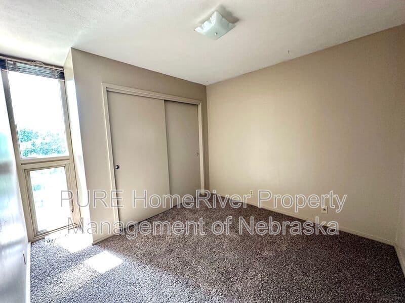Omaha Townhome: 1631 N 109th Plz