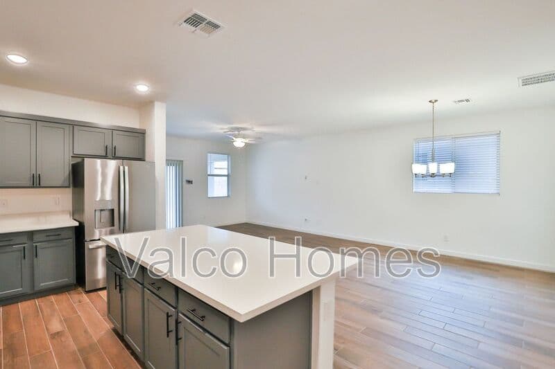 Waddell House: 16886 W Diana Avenue