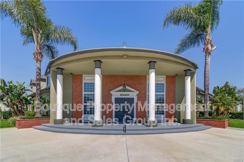 Costa Mesa Condo: 2336 Minuteman Way