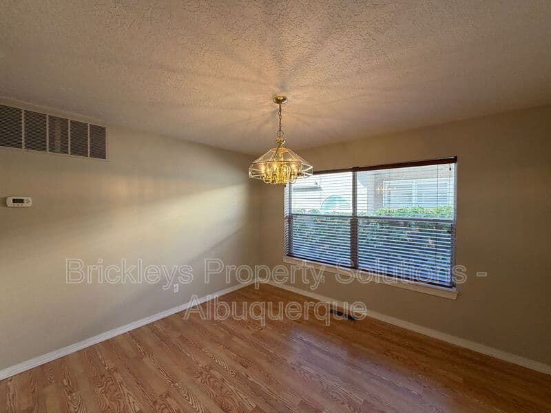Albuquerque House: 6517 Glen Oak NE