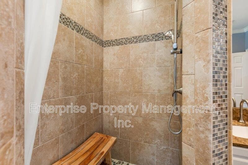 Collierville House: 10290 Shrewsbury Run Way