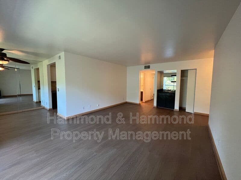 Calabasas Condo: 23633 Park Capri