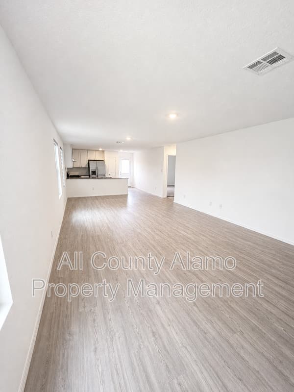 Seguin House: 9258 Honey Mesquite