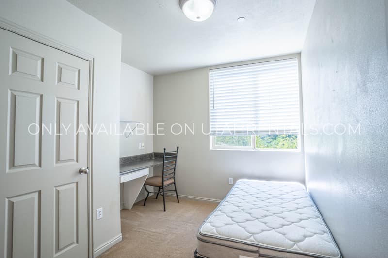 Provo House: 884 E 700 N