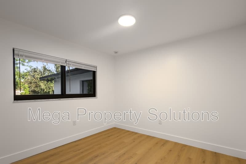 Tampa House: 307 Glen Burnie Avenue