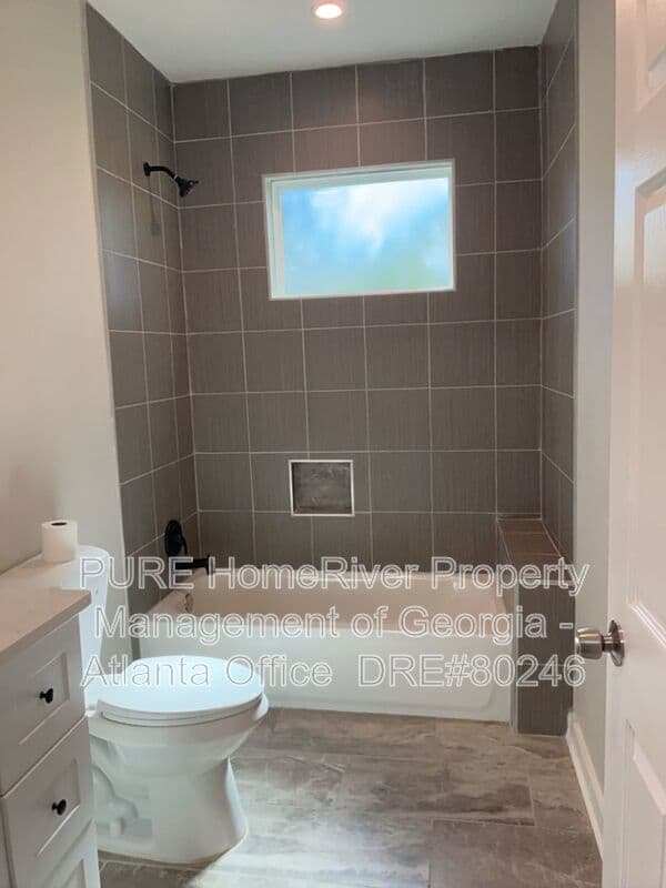 East Pt House: 2172 Ben Hill Rd