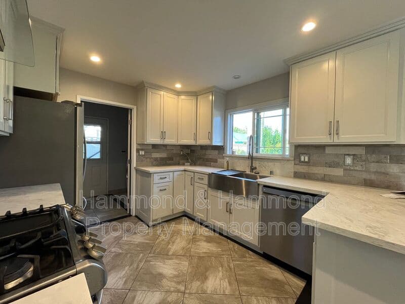 Granada Hills House: 10436 Amestoy Ave.