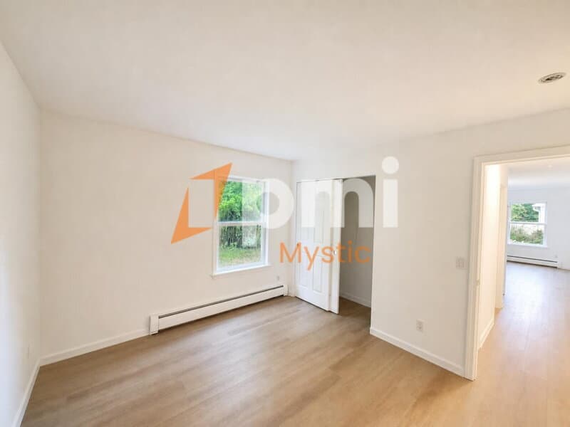 Mystic House: 106 Deerfield Ridge Dr