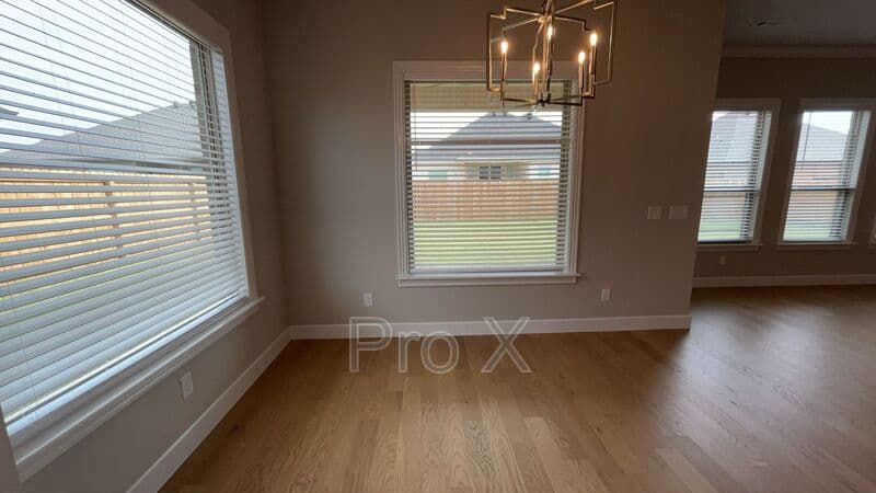 Pea Ridge House: 2408 Charles St
