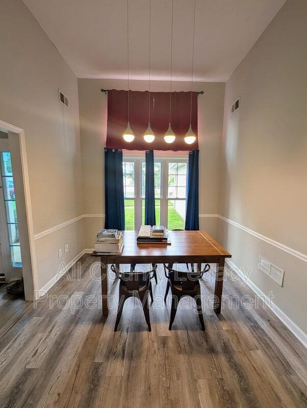 Loganville House: 3648 Range Way