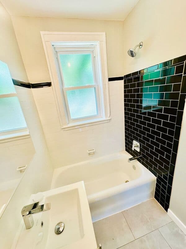 Richmond Heights Condo: 1240-72 Hawthorne Pl