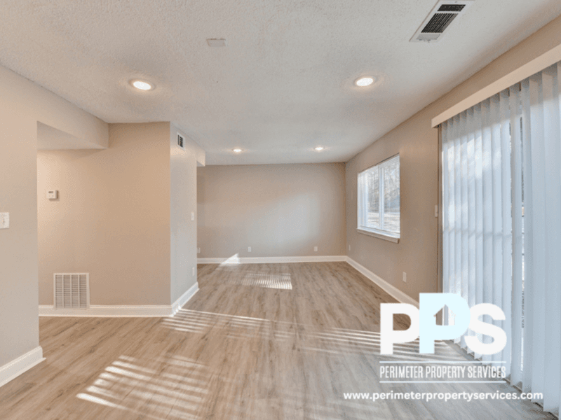 Atlanta House: 390 West Lake Avenue