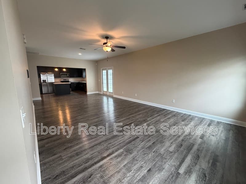 Hinesville House: 224 Whipple Ave