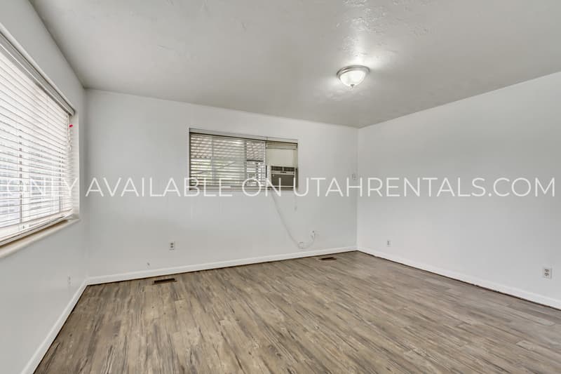 Farmington House: 398 W State St