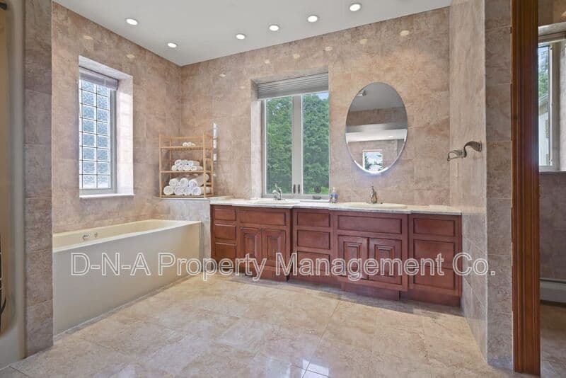 Mount Pocono House: 133 Montanesca Road
